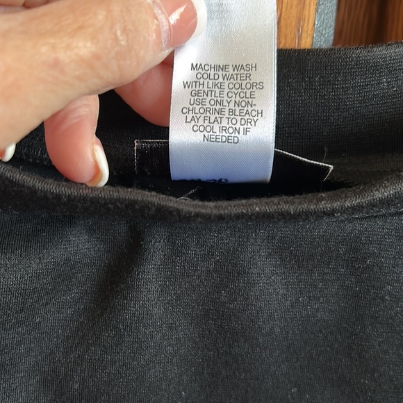 NWT⭐️JOE B Black SKIRT with Roses🌹Size SMALL Pull-On Skater Style w/STRETCH🖤 - Picture 5 of 8